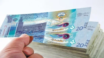 ارتفاع مفاجئ في سعر الدينار الكويتي أمام الجنيه محققًا 161 للمرة الأولى منذ نوفمبر